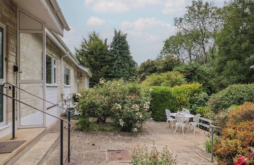 Lyme Regis House | HIGH TREES, pet friendly, country holiday cottage in Lyme Regis