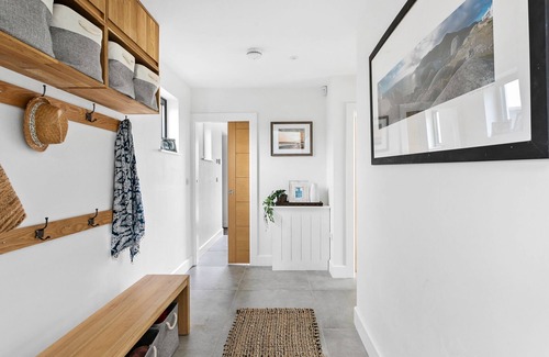 Slapton House | Higher Poole - a house that sleeps 10 guests in 5 bedrooms