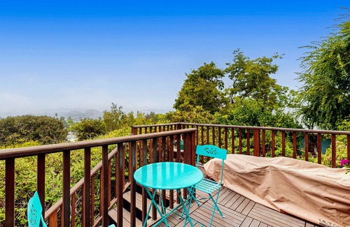 Eagle Rock House | Highest House in Highland Park | Private Hot Tub, Office & Chefs Kitchen