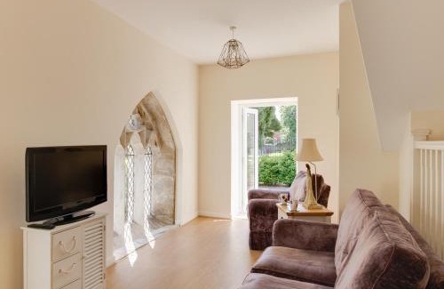Weymouth House | Highland Chapel