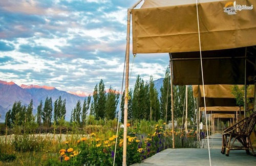 Hundur Hotel | Highland Desert Camp