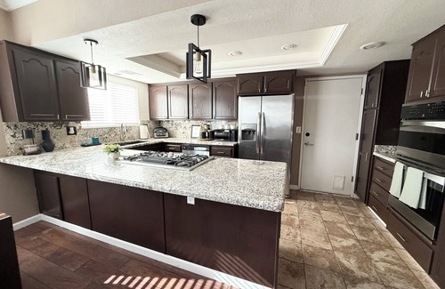 Shasta View House | Highland Hideaway-Family. Work. Fun. Near it all!