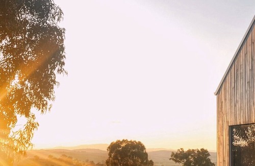 Merrijig House | Highland Ten - Luxury Rustic Retreatn15 minutes from the Gates of Mt Buller