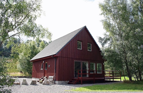 Glenlivet Ski Chalet | Highland Tranquility next to the River Spey in the Heart of Malt Whisky Country