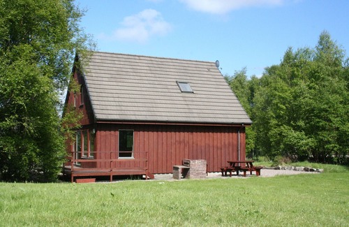 Glenlivet Ski Chalet | Highland Tranquility next to the River Spey in the Heart of Malt Whisky Country