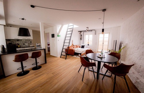 Muehldorf am Inn Apartment | Highlight am Stadtplatz - Come4stay Innblick - 2 Zimmer Wohnung I bis zu 4 Gäste