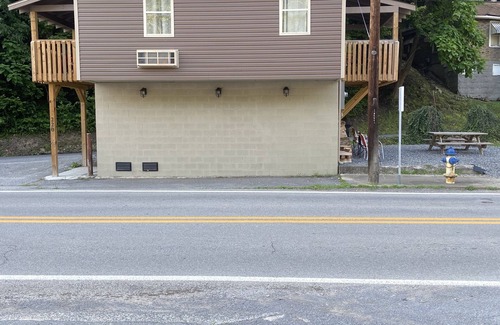 Mullens Cottage | Highwater Inn Sleeps up to Ten