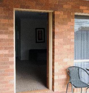 Hay Hotel | Highway Inn Motel
