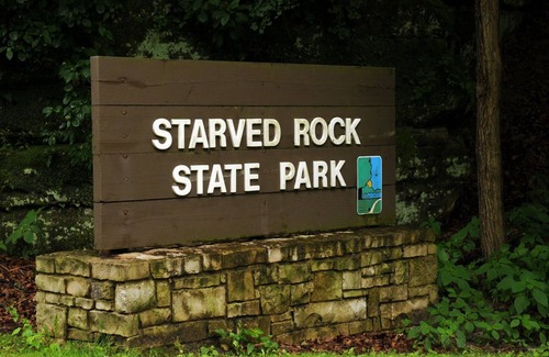 Utica Cabin | Hike and enjoy a relaxing time at Starved Rock! Family-Size Cozy Cabin