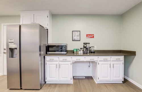 Sugar Hill House | Hike, Golf, Explore: Home 10 Mi to Lake Lanier!