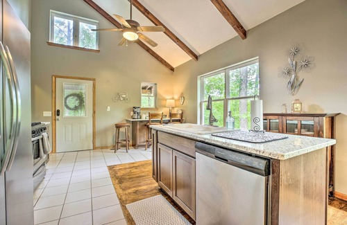 Rogers Cabin | Hike & Zip-Line: Red River Gorge Cabin w/Hot Tub!