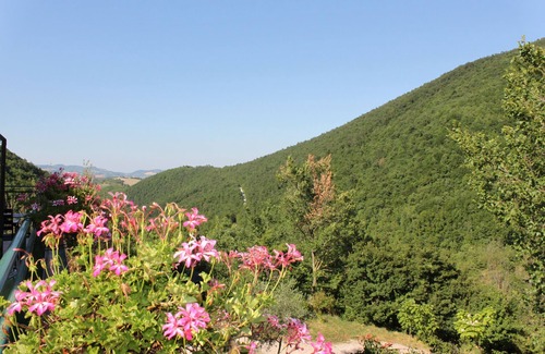 Monterosso Apartment | Hiking and enjoy nature in Le Marche, Italy at Cottage ‘La Terra’
