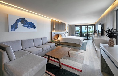 Village of La Jolla Hotel | Hiking Break! Ideal Base for Exploring Torrey Pines State Reserve, w/Pool