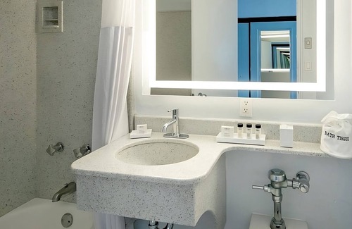 Village of La Jolla Hotel | Hiking Break! Ideal Base for Exploring Torrey Pines State Reserve, w/Pool