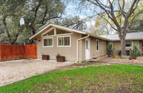 Austin Apartment | Hill Country studio: 1 mi to lake, 20 min to DT Austin