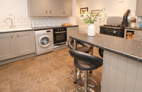Lanehead Cottage | HILL VIEW HOUSE, pet friendly, with open fire in St John's Chapel