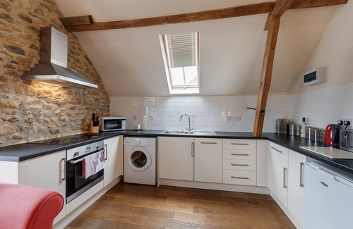 Axminster Hotel | HILLS FARM STAYS