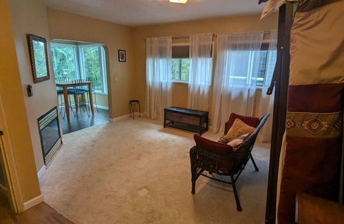 Portland House | Hillsdale Spacious, comfortable home