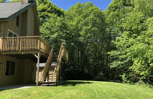 Wilmington House | Hillside Haven- Weekly + Monthly Discounts Available!
