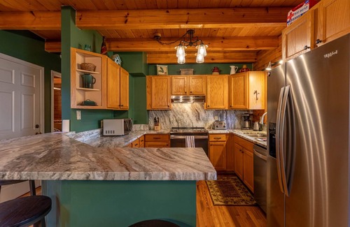 Boone Cabin | Hillside Heaven - Hot tub, pool table, firepit