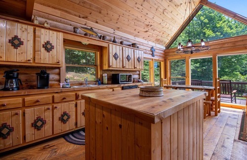 Mineral Bluff Cabin | Hillside Hideaway - Mineral Bluff