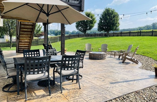 Chambersburg Apartment | Hillside Orchard Hideaway