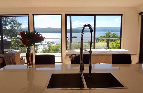 Mallacoota House | Hillstop pet Friendly With Panoramic Views