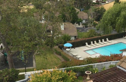 Livermore House | Hilltop 2Bd Townhome w/views