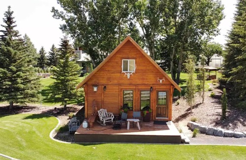 Division No. 3 Cabin | Hilltop Cabin