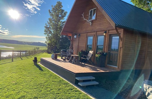 Division No. 3 Cabin | Hilltop Cabin