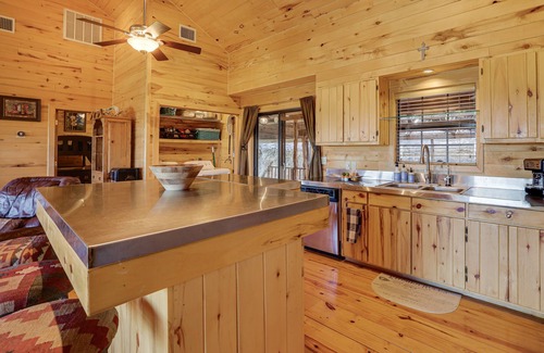 Concan Cabin | Hilltop Concan Cabin w/Garner State Park Views!