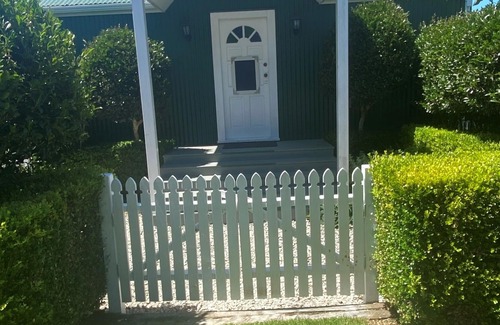 Waiotahi Cottage | Hilltop Cottage in Ohiwa with beautiful range and beach views
