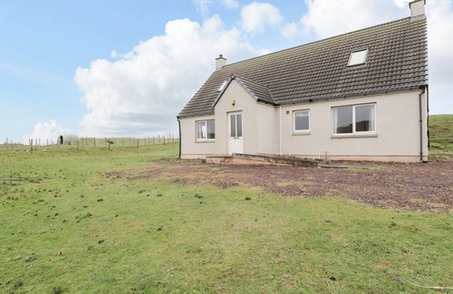 Clachtoll Cottage | HILLTOP, family friendly, with open fire in Lochinver