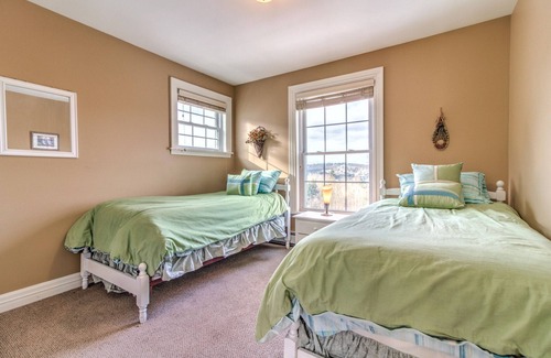 Stratton and Bromley Ski Areas House | Hilltop getaway near multiple ski mountains