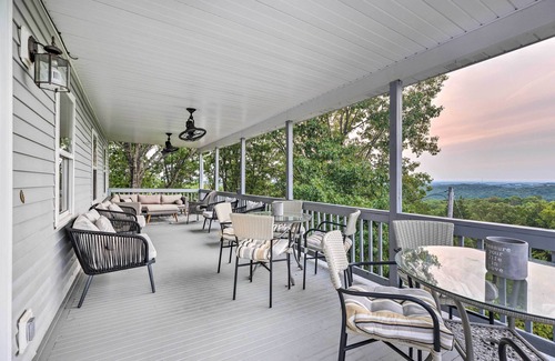 Branson House | 'Hilltop Hideaway' Branson Home w/Trampoline!
