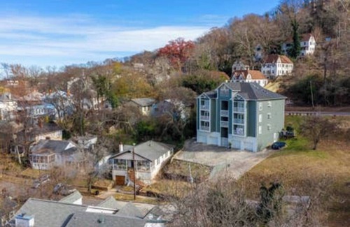 Redmont Park Condo | Hilltop Hideaway G- King Beds/Free Parking/2 Bath