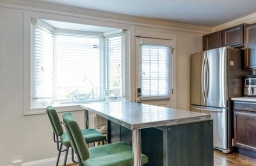 Southeast House | Hilltop Hideaway in DC