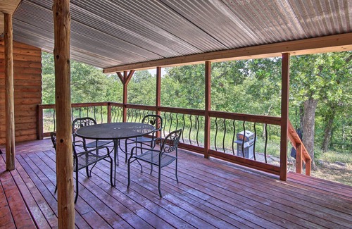 Vian Cabin | 'Hilltop Hideaway' Vian Cabin w/ Covered Deck!