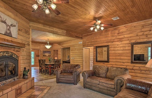 Vian Cabin | 'Hilltop Hideaway' Vian Cabin w/ Covered Deck!