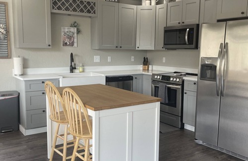 Riggins House | Hilltop River View within walking distance to town