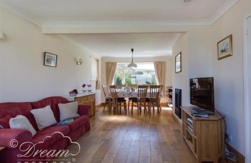 Bridport House | Hillview Bungalow