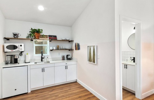 Chandler House | Hilo-Sparkling Heated Pool-Downtown Chandler