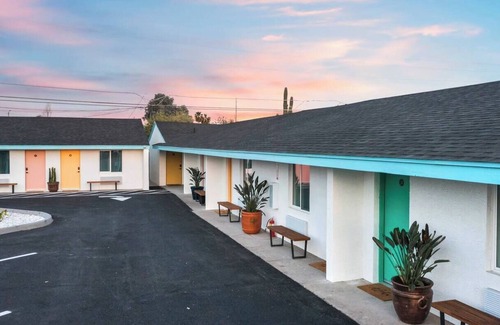 Chandler House | Hilo-Sparkling Heated Pool-Downtown Chandler