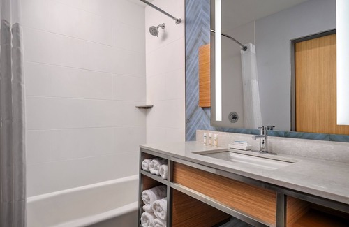 Grapevine Hotel | Hilton Garden Inn Grapevine at Silverlake Crossing