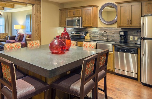 Big Cedars Hotel | Hilton Grand Vacations Club Paradise Point Branson