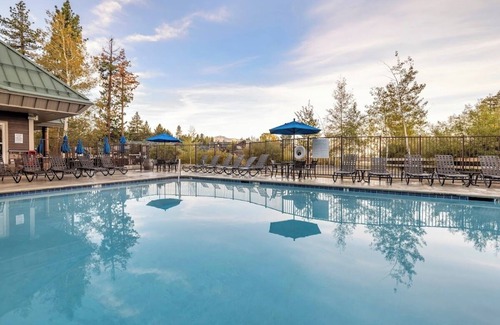 South Lake Tahoe Hotel | Hilton Vacation Club Lake Tahoe Resort Studio Room in Fabulous South Lake Tahoe