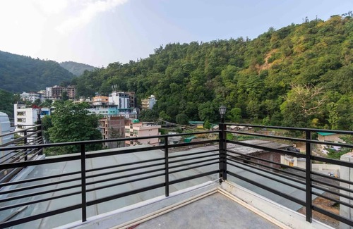 Tapovan Apartment | Himalayan Hideaway: 1 BHK Luxury Apartmentnn