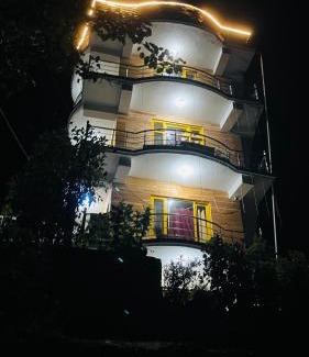 Kasol Hotel | Himalyan Pine Cafe