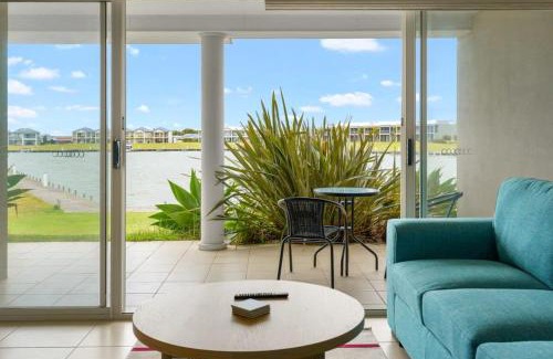 Nangkita House | Hindmarsh Island - Linen Included - Waterfront - Luxury