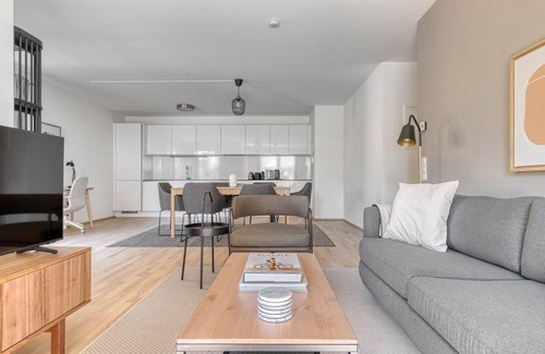 Brigittenau Apartment | Hip Brigittenau 2BR w/Elev & Roof Terrace, nr Handelskai, by Blueground